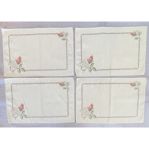 Cross-Stitch Doilies Placemats Set of 4 Floral Rose Buds Pale Yellow 19"x12" New - Picture 2 of 7